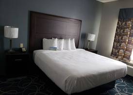 Days Inn & Suites by Wyndham Cleburne TX 5