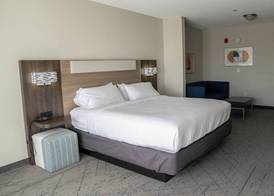 Holiday Inn Express PEMBROKE by IHG 4