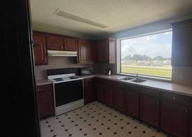 Days Inn & Suites by Wyndham Winnie 5