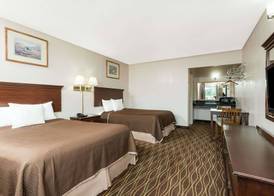 Howard Johnson by Wyndham Springfield 4