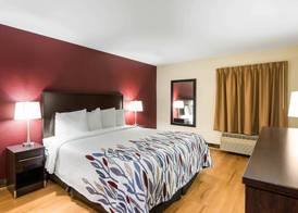 Econo Lodge Inn & Suites 5