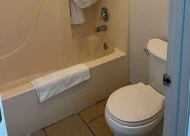 Days Inn By Wyndham Branson Near Theatre District 5