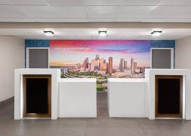 La Quinta Inn & Suites by Wyndham Houston Stafford Sugarland 2