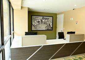 Super 8 by Wyndham Bronx Near Botanical Garden 2