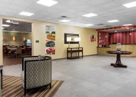 Quality Inn & Suites Charleston - Civic Center 3