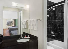 Travelodge by Wyndham Fort Myers Cape Coral 5