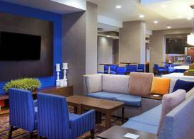 Courtyard by Marriott Bloomington 5