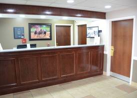 Super 8 by Wyndham Louisville/Expo Center 3
