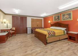 Super 8 by Wyndham Bedford 5