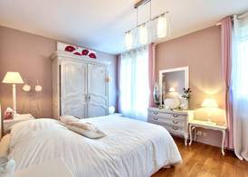 ! A découvrir ! NATURALBNB - Chambres d'hôtes climatisées au calme - Top confort et reposant - PARKING GRATUIT SECURISE - Garage vélos et motos - OFFERT COPIEUX PETIT DEJEUNER fait maison sucré-salé, 4