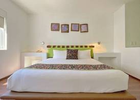 Seven Crown Express & Suites by Kavia 5