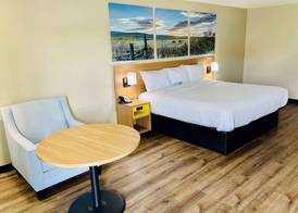 Days Inn by Wyndham Burleson Ft. Worth 4