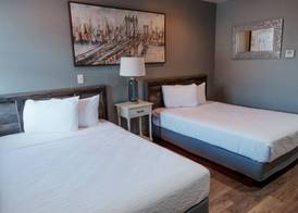 Price Pointe Inn 5