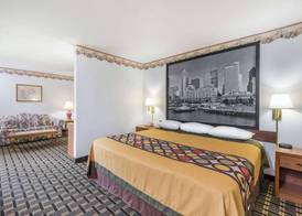 Super 8 by Wyndham Coshocton Roscoe Village 3