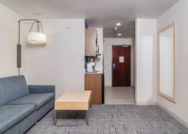 Holiday Inn Express & Suites SAN DIEGO OTAY MESA by IHG 3