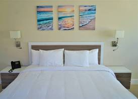 Diane Oceanfront Suites 4