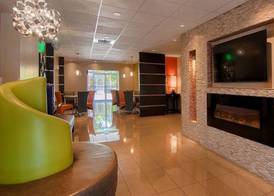 Days Inn & Suites by Wyndham Bonita Springs North Naples 2