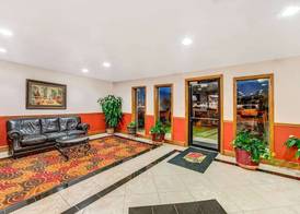Super 8 by Wyndham McKinney/Plano Area 2