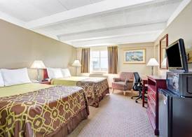 Travelodge by Wyndham Iowa City 2