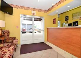 Econo Lodge Louisville Airport 3