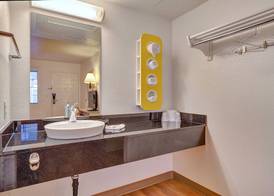 Super 8 by Wyndham Santa Rosa North 3