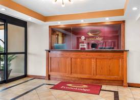 Econo Lodge Woodbridge 3