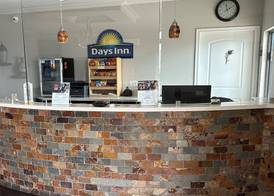 Days Inn by Wyndham Humble/Houston Intercontinental Airport 3