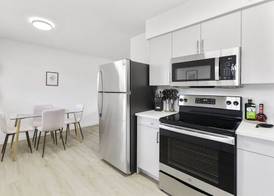 Contemporary Condo in Central Biltmore 5
