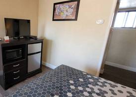 Econo Lodge Sacramento Convention Center 4