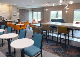 La Quinta Inn & Suites by Wyndham Sulphur Lake Charles 4