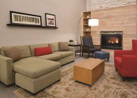 Country Inn & Suites by Radisson, Cedar Falls, IA 4