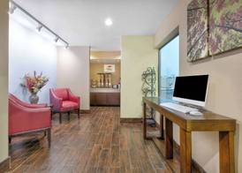 Super 8 by Wyndham New Braunfels I-35 3