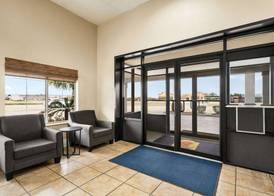 Super 8 by Wyndham Gulfport Airport NW/Near Biloxi 4