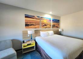 Days Inn & Suites by Wyndham Katy 5