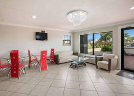 Econo Lodge Lake Charles University Area 5