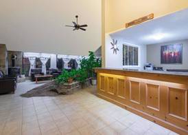 Howard Johnson by Wyndham Gravenhurst 2