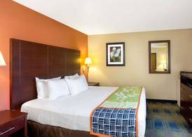 Days Inn by Wyndham Fremont 4