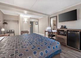 Econo Lodge Hicksville - Long Island 4