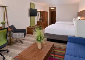 Holiday Inn Express & Suites ST. PETERSBURG - MADEIRA BEACH by IHG 4