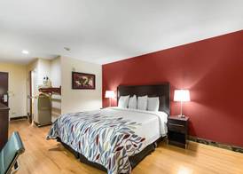 Econo Lodge Inn & Suites 3