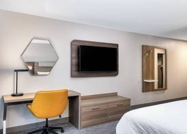 Holiday Inn Express & Suites GREEN BAY EAST by IHG 4