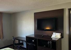 Colby Inn and Suites 4