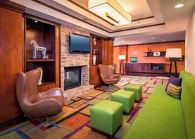 Fairfield Inn & Suites by Marriott Williamsburg 2