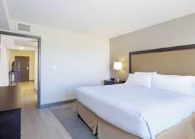 Holiday Inn & Suites PHOENIX AIRPORT by IHG 5