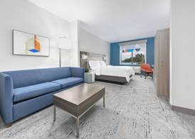 Holiday Inn Express & Suites WINNIE by IHG 5