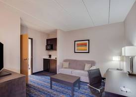 Holiday Inn Express & Suites I-95 CAPITOL BELTWAY-LARGO by IHG 2