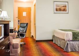 Rodeway Inn MacArthur Airport 5