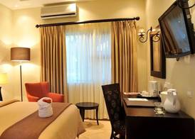 Cresta Riley's Hotel 5