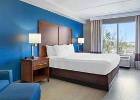 Comfort Inn & Suites Orlando North 4