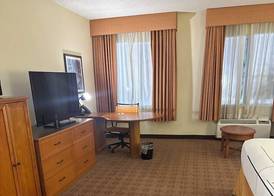 La Quinta Inn & Suites by Wyndham Sawgrass 5